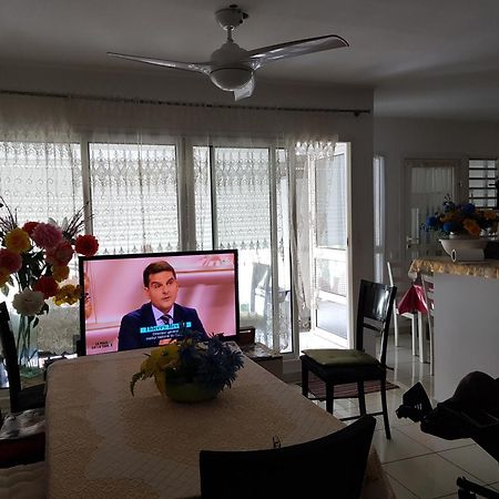 T3 Dans Residence Bon Standing Tres Proche Centre Ville Saint Denis Luaran gambar