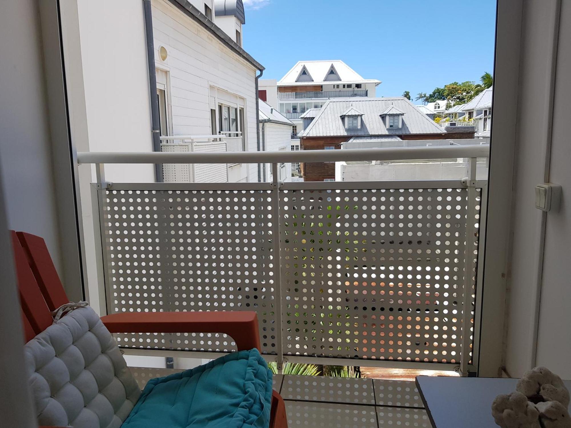 T3 Dans Residence Bon Standing Tres Proche Centre Ville Saint Denis Luaran gambar